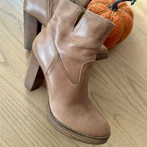 Women’s Lucky Brand leather boots size 7.5
